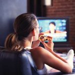 6 thói quen tai hại khi xem tivi mà 90% người dùng đều mắc phải
