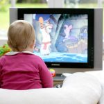 Những lợi ích bất ngờ từ việc cho trẻ xem tivi